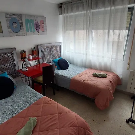 Céntrico piso con aparcamiento gratuito-3